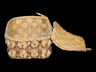 Native American Lidded Curly Ash Basket