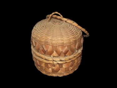 4 1/4" x 5 1/2" Antique Native American Eastern Woodland Sewing Yarn Basket