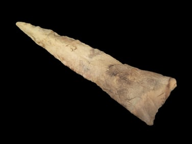 3 1/8" Dalton, Saline County Missouri. Nice Long Slender Example with Great Patina. Indian