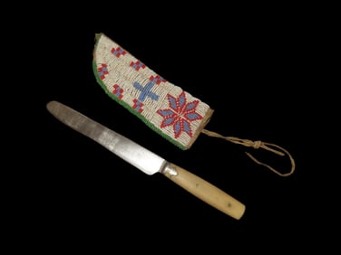 AMAZING HISTORIC PLAINS INDIAN BEADED KNIFE SHEATH, CIRCA 1800'S, SIOUX / LAKOTA INDIANS, GREAT OLD