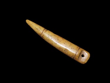 Nice Engraved Bone Pendant found in South Dakota, Mandan Culture, Circa 1500-1700's