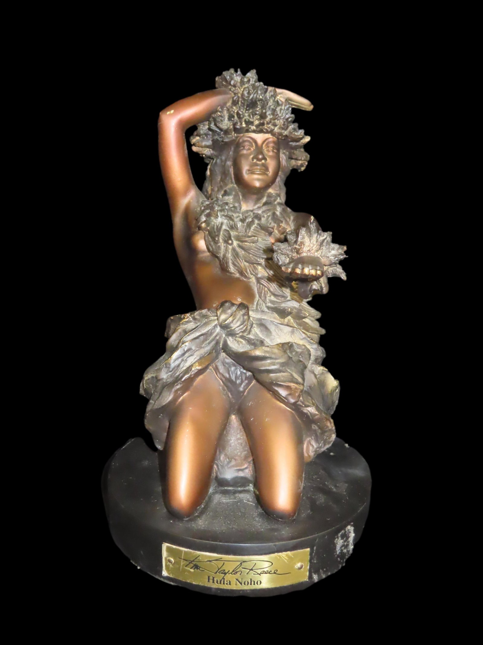 Hula Noho Statue: Hula Noho Statue
