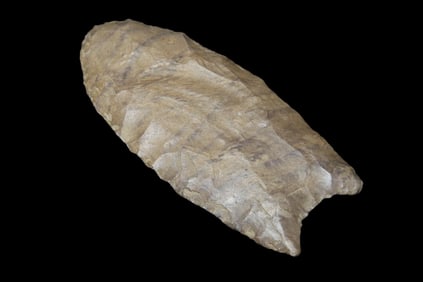 2 1/2" X 1 3/16" Clovis, Partain COA, found near the Tennessee River in West Central Tennessee