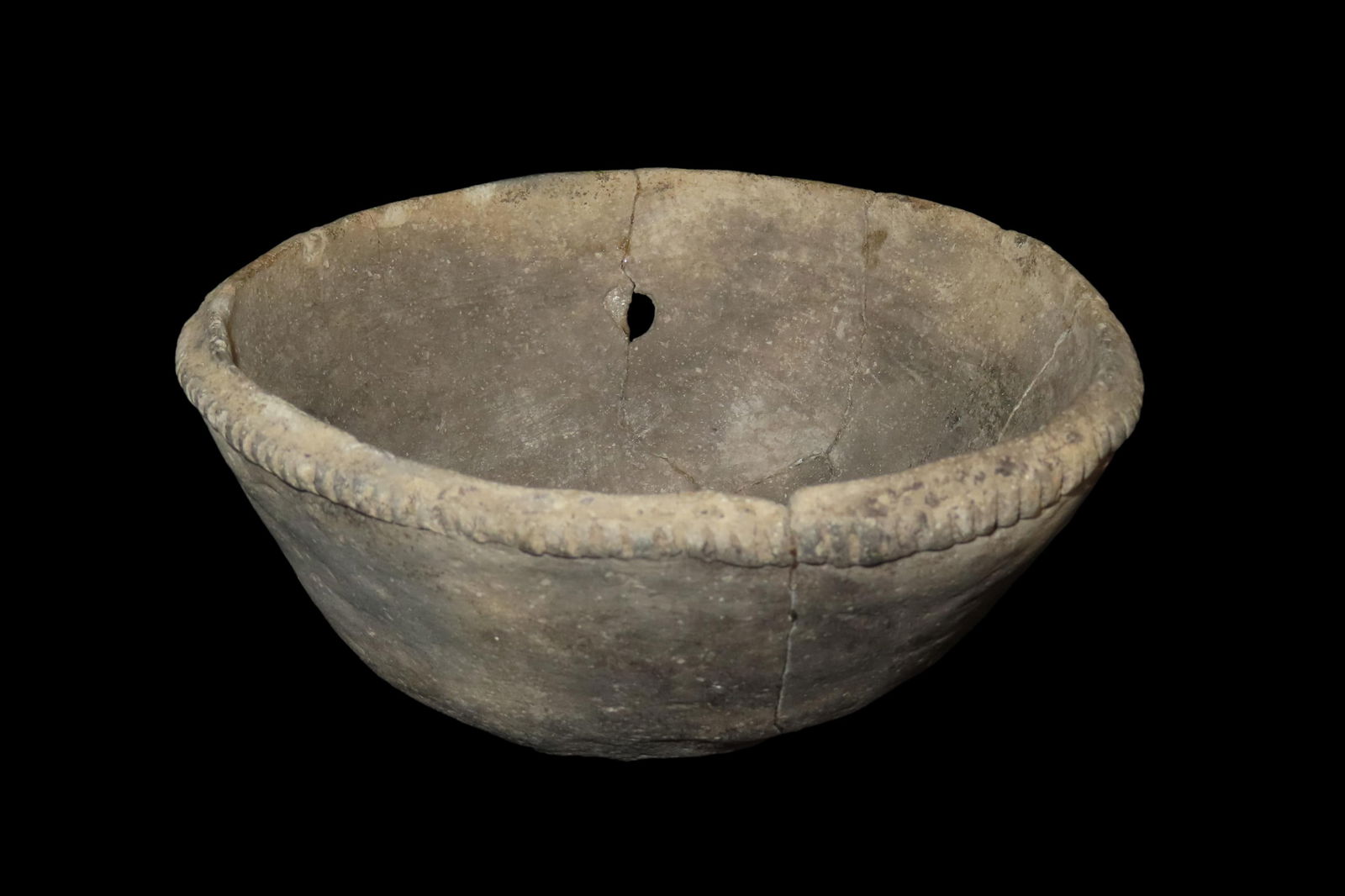 6 3/16" X 2 1/2" Mississippian Bowl, retored, Ex Jerry Maloney Collection, Eaton, Ohio. Jerry had a : 6 3/16" X 2 1/2" Mississippian Bowl, retored, Ex Jerry Maloney Collection, Eaton, Ohio. Jerry had a shop in Webbâ€™s Antique Mall in Centerville, Indiana for 20 years and continued collecting and