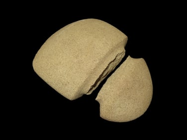 4 1/4" x 3 1/2" x 1 1/2" Broken Axe