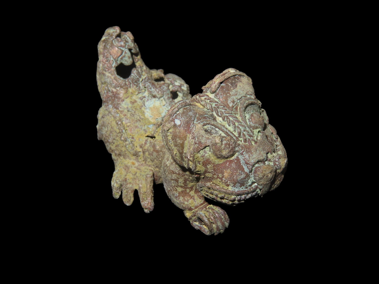 2" Pre Columbian Tairona Tumbaga Seated Dog Effigy Made From Copper Alloy: 2" Pre Columbian Tairona Tumbaga Seated Dog Effigy Made From Copper Alloy