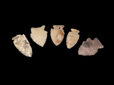 Grouping of 5 Arrowheads Found by Walter Johnson in Seneca, Illinois, Across From Skrivany Funeral