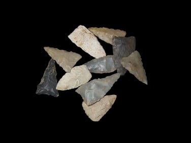 Lot of Kentucky and Tennessee Bird Points and Fort Ancient Triangles