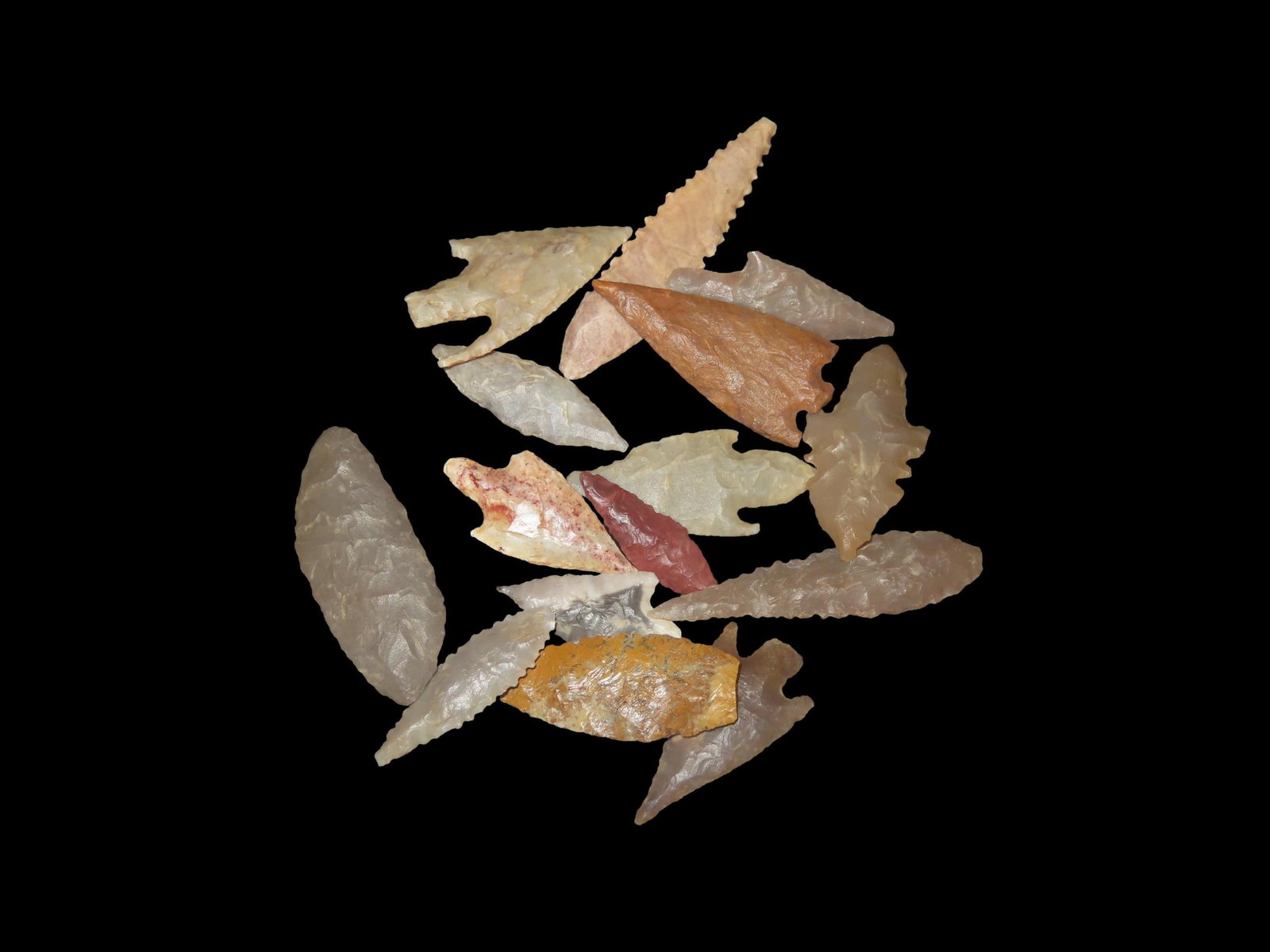 Group of 15 Neolithic Arrowheads found in the Sahara Desert, 4000-6000 BP: Group of 15 Neolithic Arrowheads found in the Sahara Desert, 4000-6000 BP