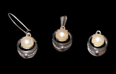 Vintage Sorrento Sterling Pearl and Filligree Pendant and Earring Set-one earring is missing hook.