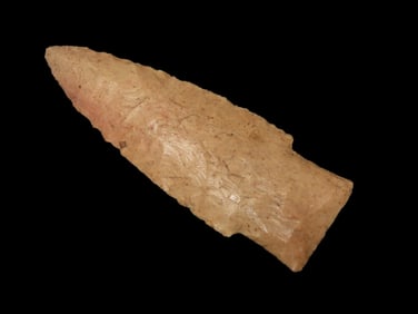 3'x1 1/10"x1/4" Scottsbluff point 6,800-6,400 B.C.E. Cody C0mlex hunted early Bison, Found in St.
