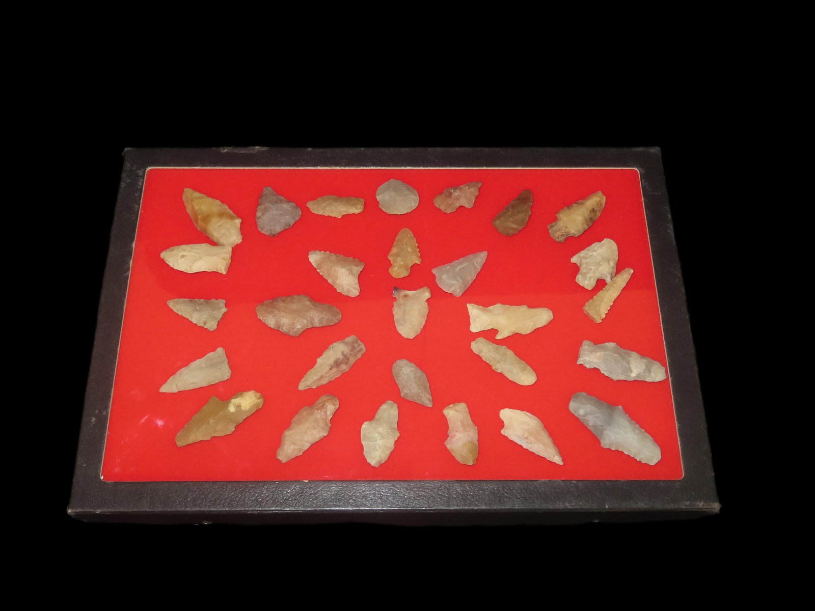 12 1/2 x 8 1/2" Frame of 28 Louisiana Arrowheads: 12 1/2 x 8 1/2" Frame of 28 Louisiana Arrowheads