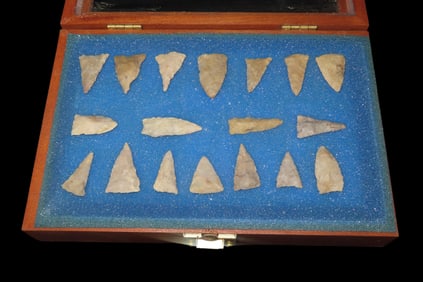 8x5" Walnut Wooden Frame Of Fort Ancient Points Found In 1929 Near The City Of Ashland Boyd Co.