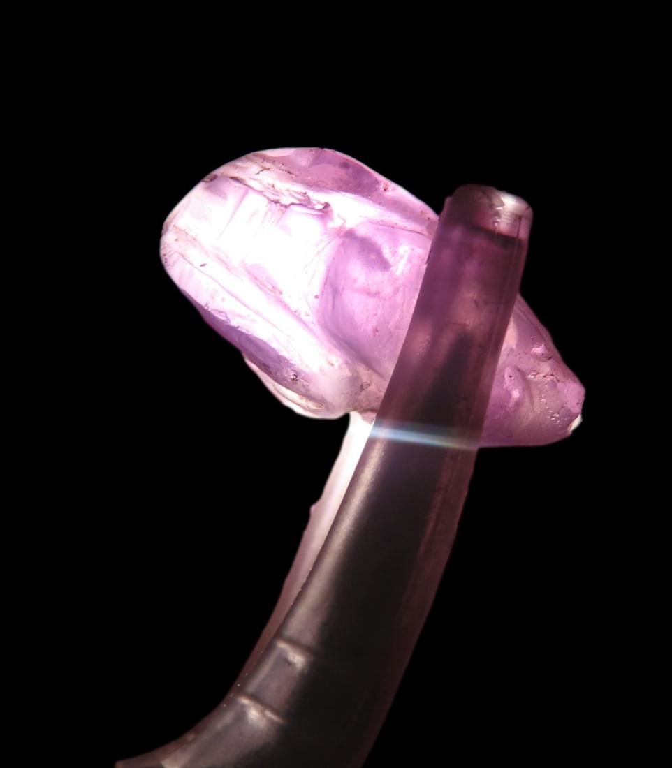 5/8" Pre-Columbian Fluorite Parrot Effigy Pendant, from Guatemala: 5/8" Pre-Columbian Fluorite Parrot Effigy Pendant, from Guatemala