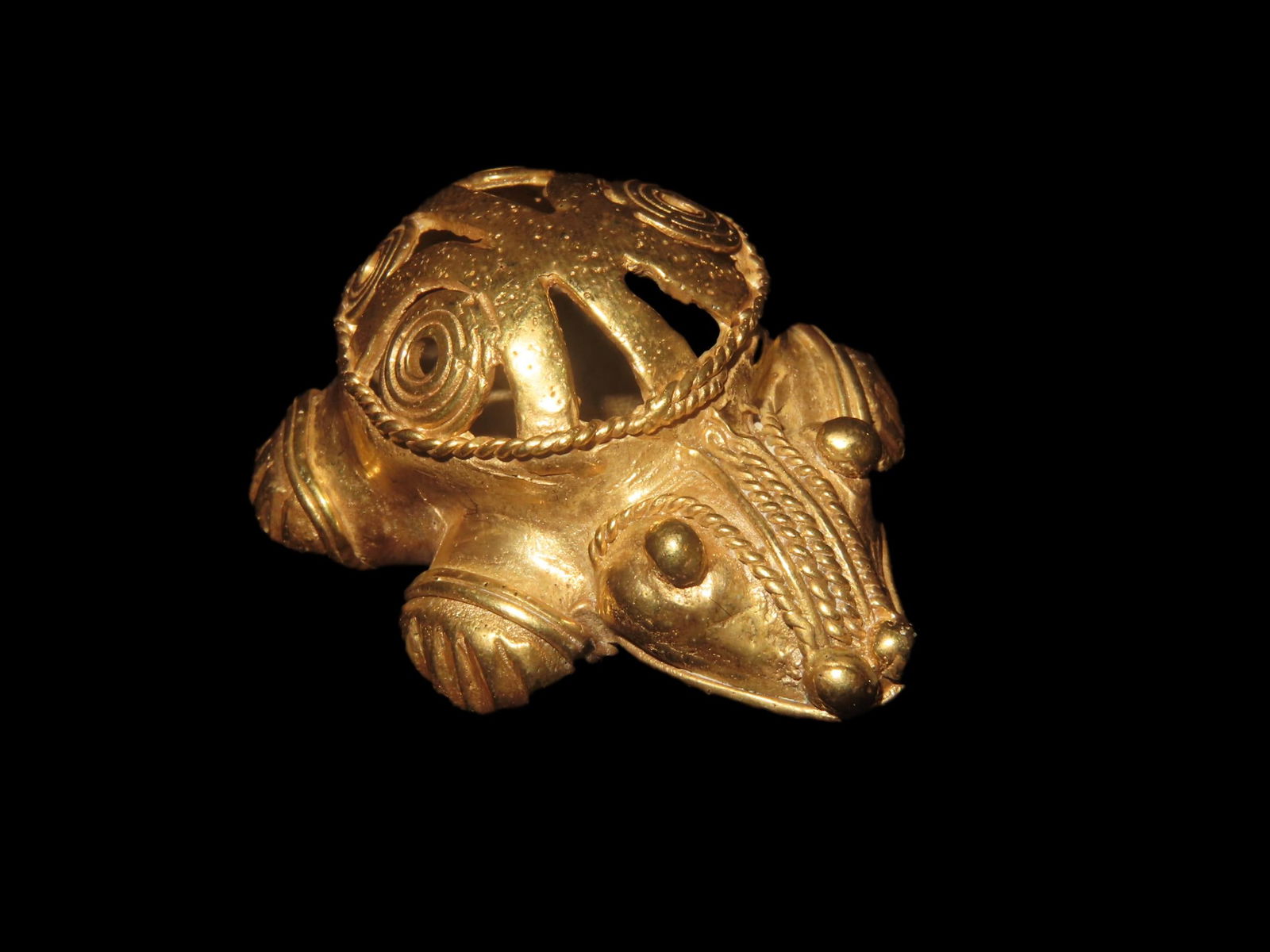 2' Pre-Columbian Tairona Tumbaga, Exact gold contents unknown (1 of 6)