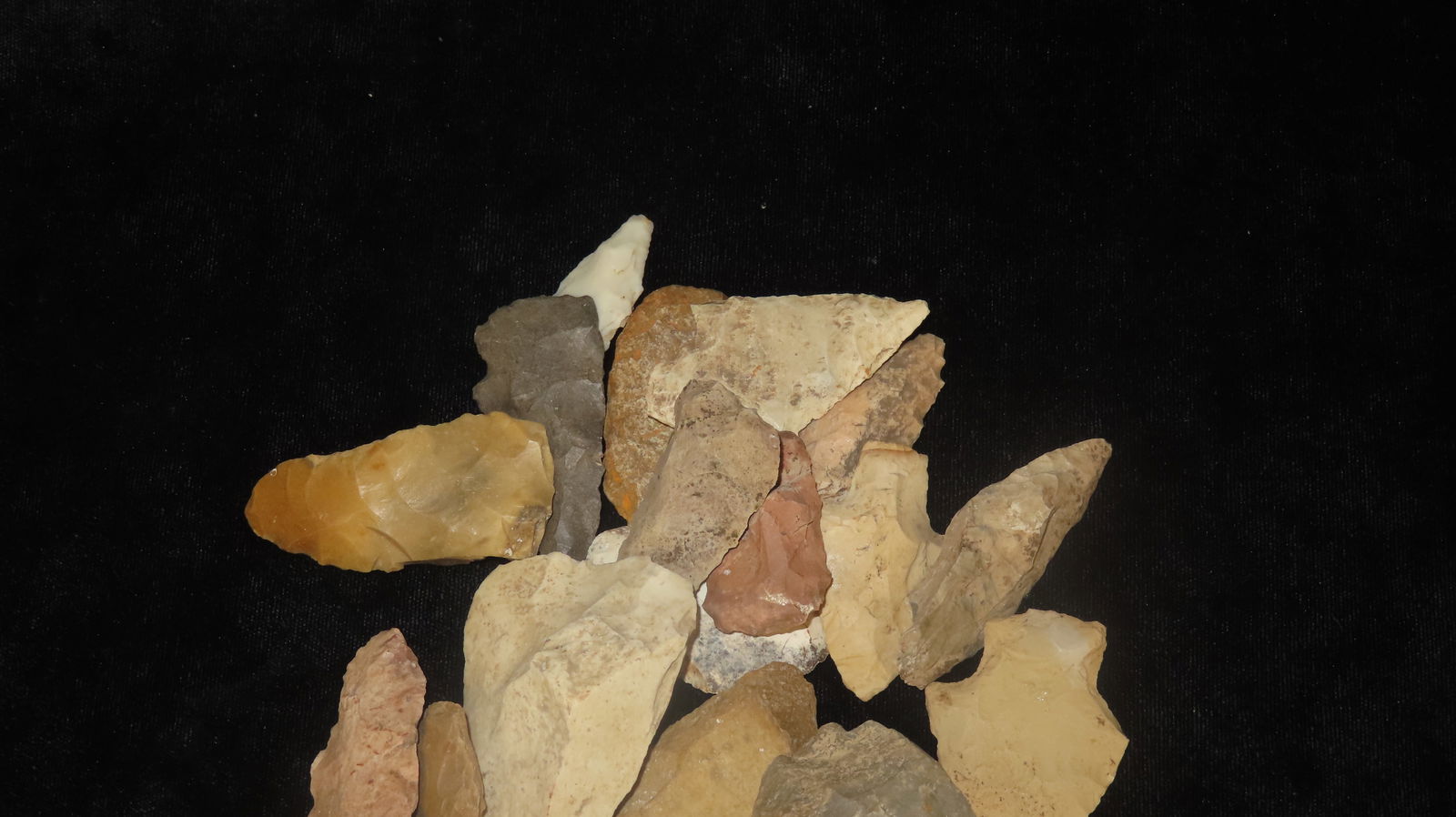 Lot of Flint Scrapers, Points, and Flint Tools, Great for Study Pieces (Chert Material Types of: Lot of Flint Scrapers, Points, and Flint Tools, Great for Study Pieces (Chert Material Types of Northwestern States)