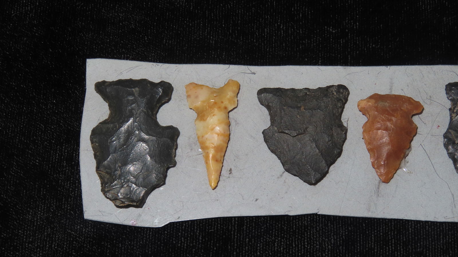 Lot of Bird Points, Northwest Agate and Obsidian: Lot of Bird Points, Northwest Agate and Obsidian