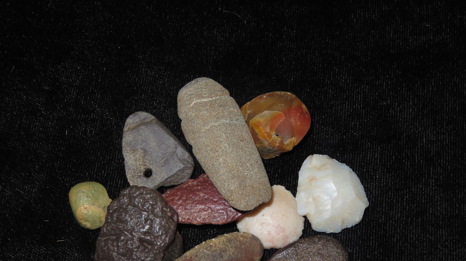 Lot of Stone Tools, Worry Stones, and Flint Points: Lot of Stone Tools, Worry Stones, and Flint Points