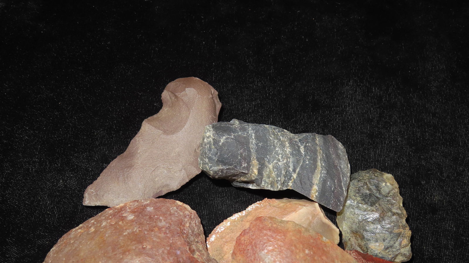 Lot of Blades, Scrapers, and Great Study Pieces of Material: Lot of Blades, Scrapers, and Great Study Pieces of Material