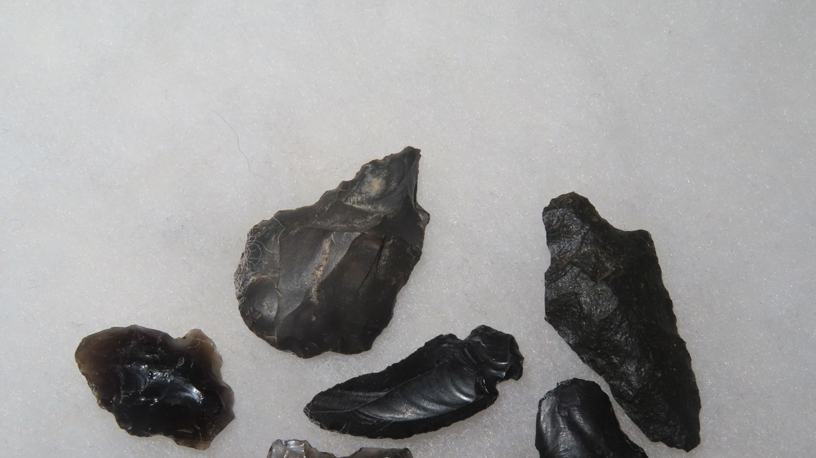 Lot of Obsidian Bird Points, Flint Thumb Scrapers, and Tools, Northwestern States: Lot of Obsidian Bird Points, Flint Thumb Scrapers, and Tools, Northwestern States