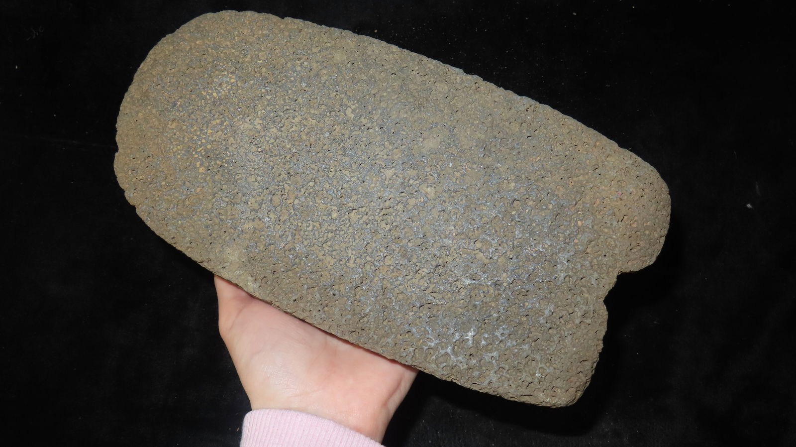 10 3/8' x 5' Mano Made of Lava Rock, Washington: 10 3/8" x 5" Mano Made of Lava Rock, Washington