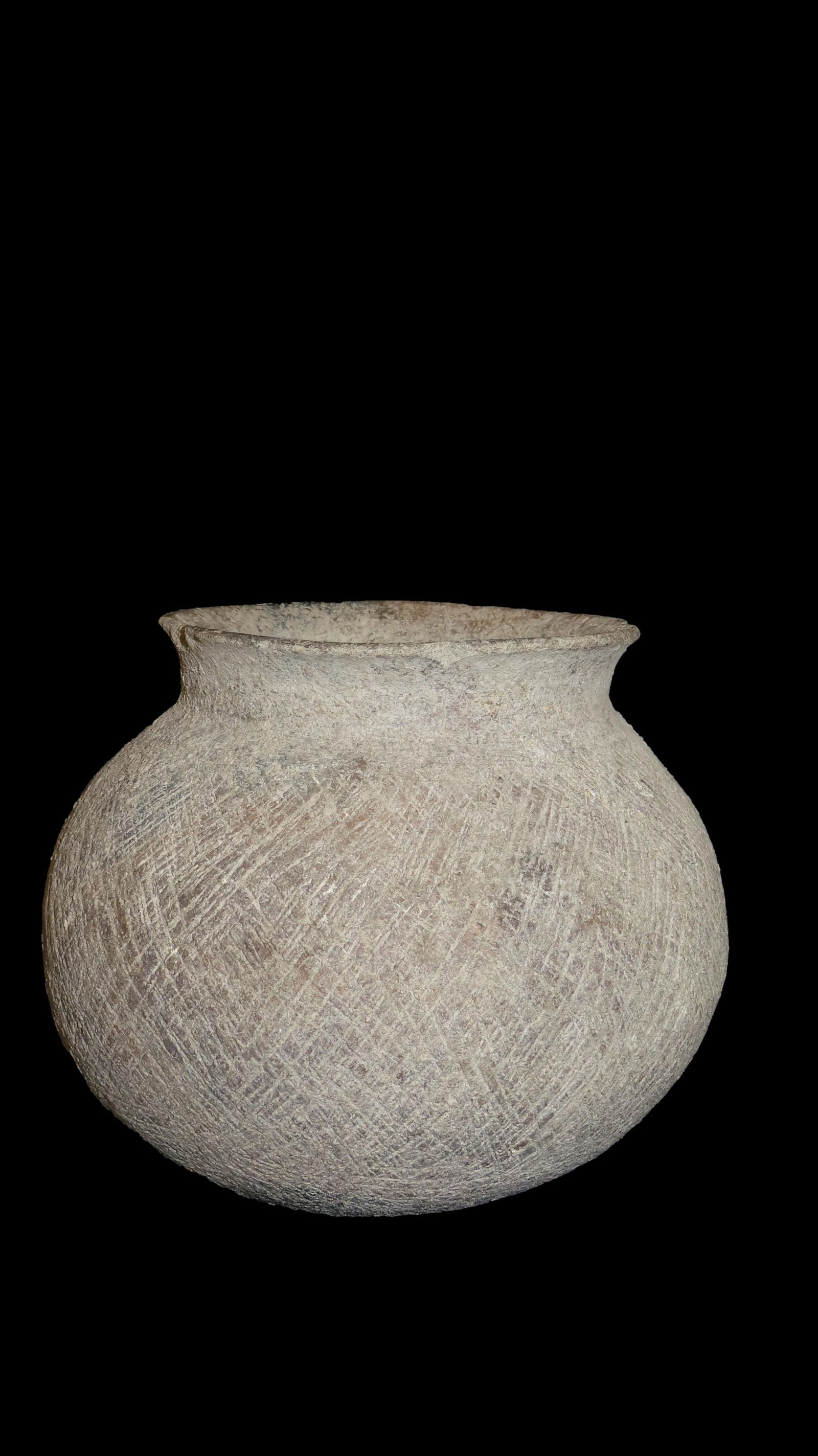 7 1/2" x 7 1/2" Ancient Asian Pottery, 2000 - 2500 B.C. Dong Son Han: 7 1/2" x 7 1/2" Ancient Asian Pottery, 2000 - 2500 B.C. Dong Son Han