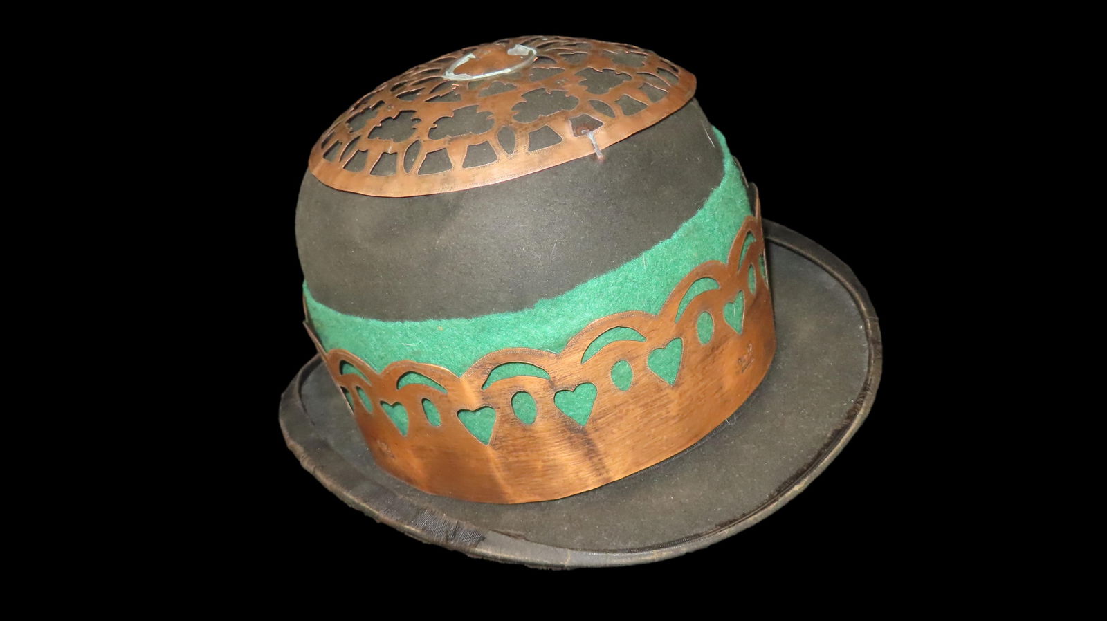 Unusual and visually striking late Victorian/Edwardian decorative felt hat featuring elaborate (1 of 7)