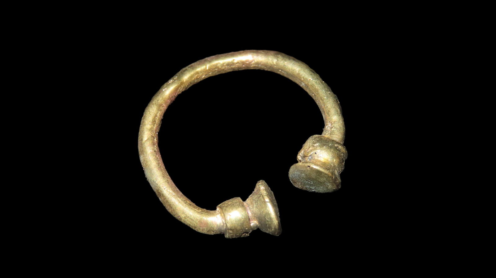 Pre-Columbian Tairona Tumbaga Nose/Ear Ring Jewlrey Made From Gold/Copper Alloy, Exact Gold Contents (1 of 6)