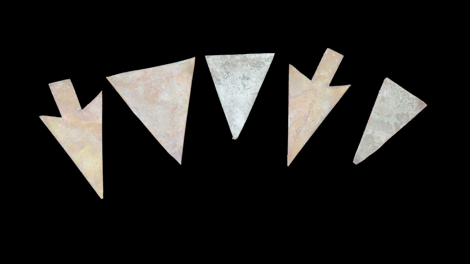 Gouping of 5 Pre-Columbian Ornamental Arrowheads found in Equador from a large single cache of over (1 of 3)