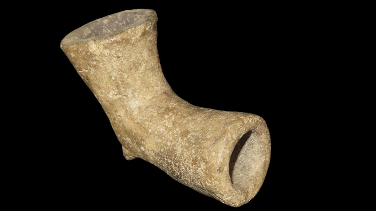 3 9/16" x 2 5/16" Clay Elbow Pipe, Motley COA, Found in Jersey County, Illinois (1 of 10)