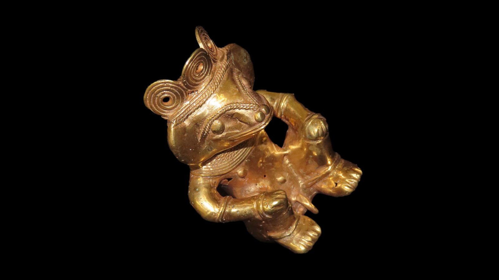 1 3/4" x 2 5/8" Zoomorphic Sitting Figure. Tumbaga/a Gold and Copper Mixture. Columbia. COA Motley: 1 3/4" x 2 5/8" Zoomorphic Sitting Figure. Tumbaga/a Gold and Copper Mixture. Columbia. COA Motley and Leithoff, Exact Gold Contents Unknown