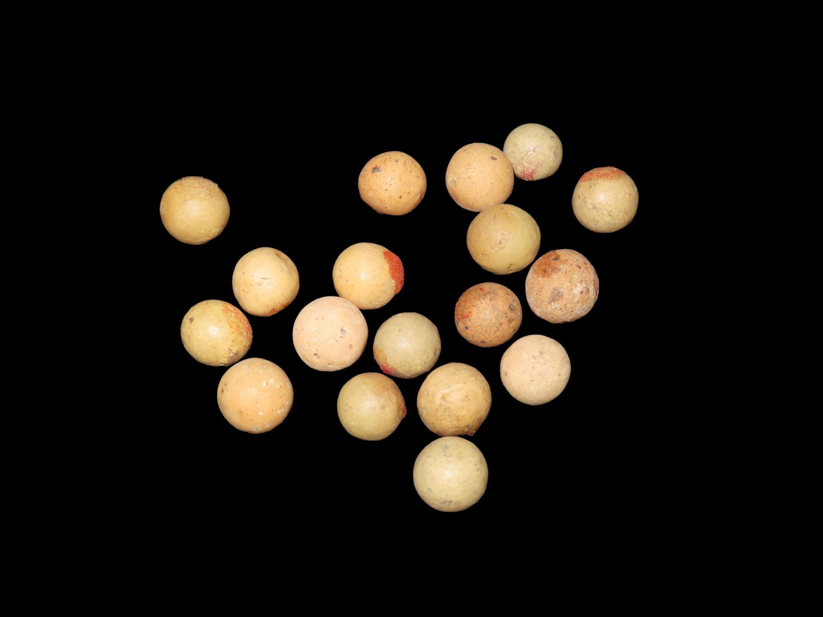 LOT OF 18 EARLY CLAY MARBLES (1 of 4)