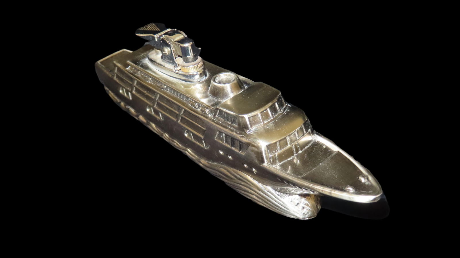 1930 Japanese Built Cigarette Lighter, Ship Shape, Excellent Condition, Lighter Works (1 of 7)