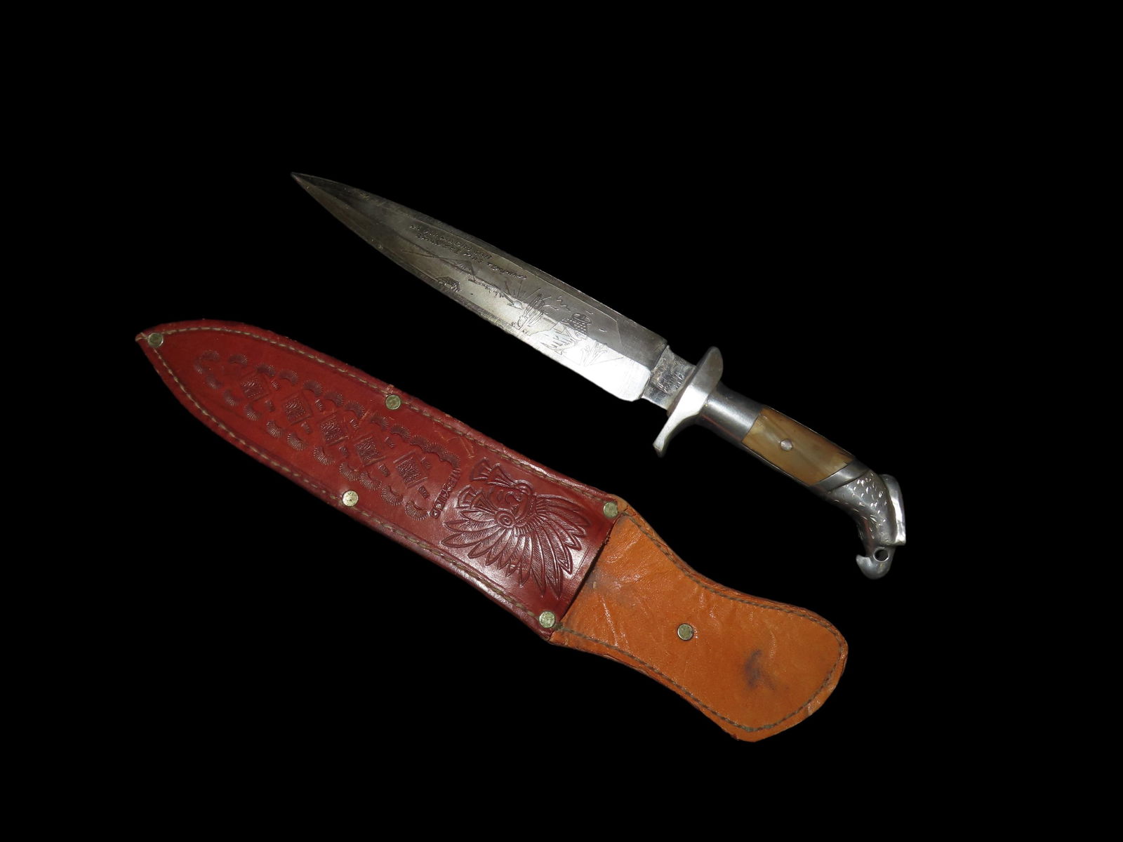 Vintage Eagle Head Knife with Leather Sheath.: Vintage Eagle Head Knife with Leather Sheath.