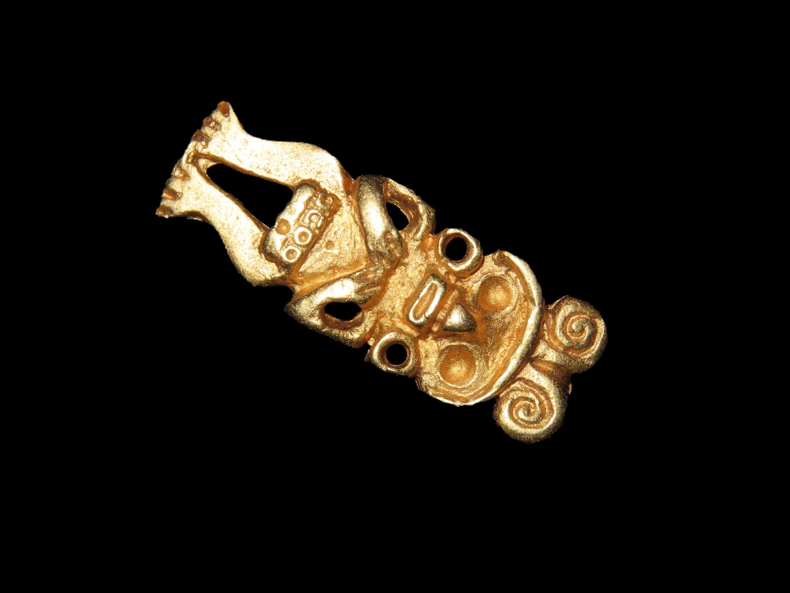 1 1/8" Pre-Columbian Style Gold Tone Pendant. Tumbaga a Gold and Copper Mixture.: 1 1/8" Pre-Columbian Style Gold Tone Pendant. Tumbaga a Gold and Copper Mixture.