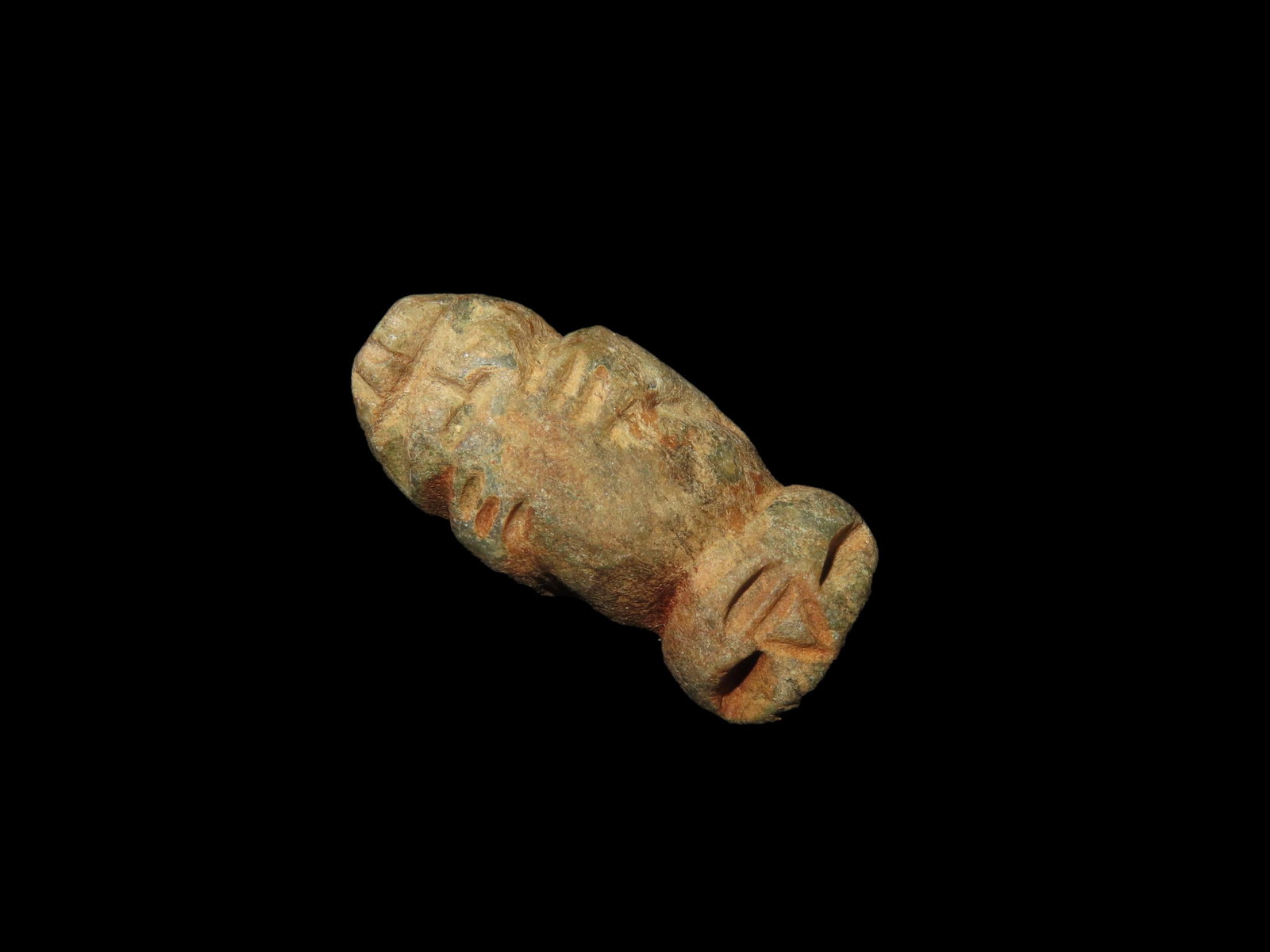 1 1/8" - 1 3/16" Pre-Columbian Taino Jadeite Idol. Dominican Republic near Chacuey. 1200 - 1500 CE.: 1 1/8" - 1 3/16" Pre-Columbian Taino Jadeite Idol. Dominican Republic near Chacuey. 1200 - 1500 CE.