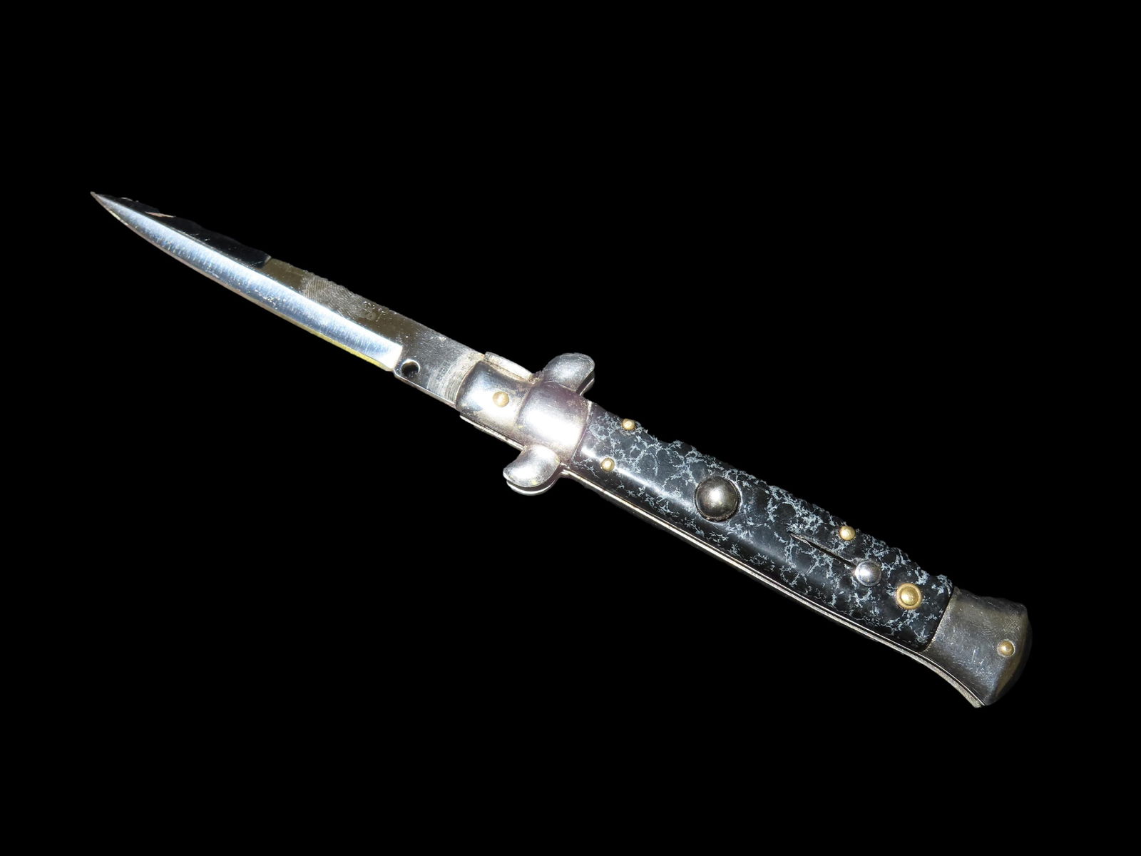 Stiletto Vintage Switch Blade. Total Length 8 5/8", Blade Length 4 1/4". Like New. Works Great. (1 of 6)