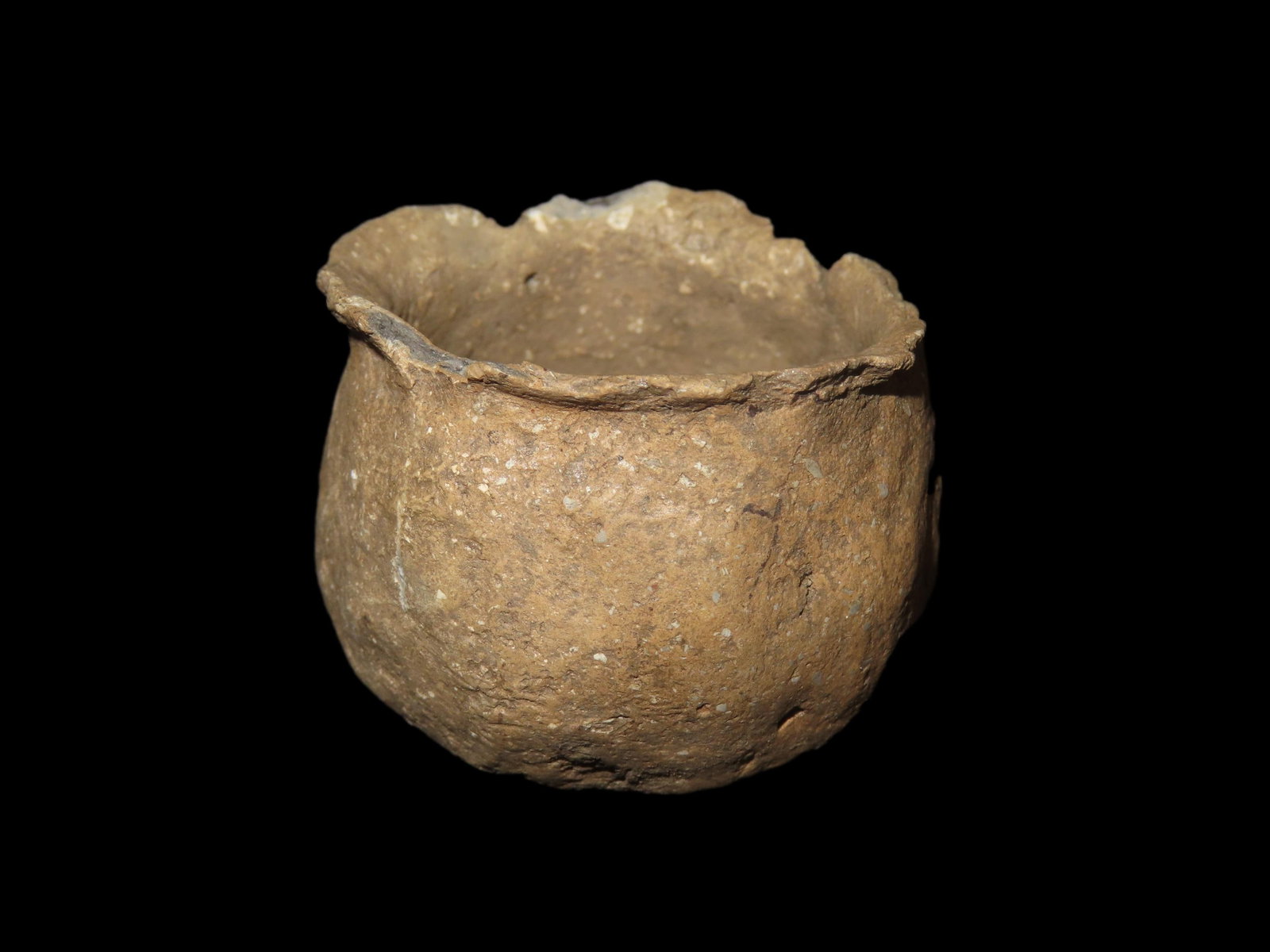 Miniature Pottery Bowl found at the Duffy Site, Gallatin Co. Illinois by Tom Haggerman. Ex Steve: Miniature Pottery Bowl found at the Duffy Site, Gallatin Co. Illinois by Tom Haggerman. Ex Steve Goodrid. Great Mini. Measures just 1 5/8" wide by 1 1/4" tall. Some dings areound the rim but solid wit