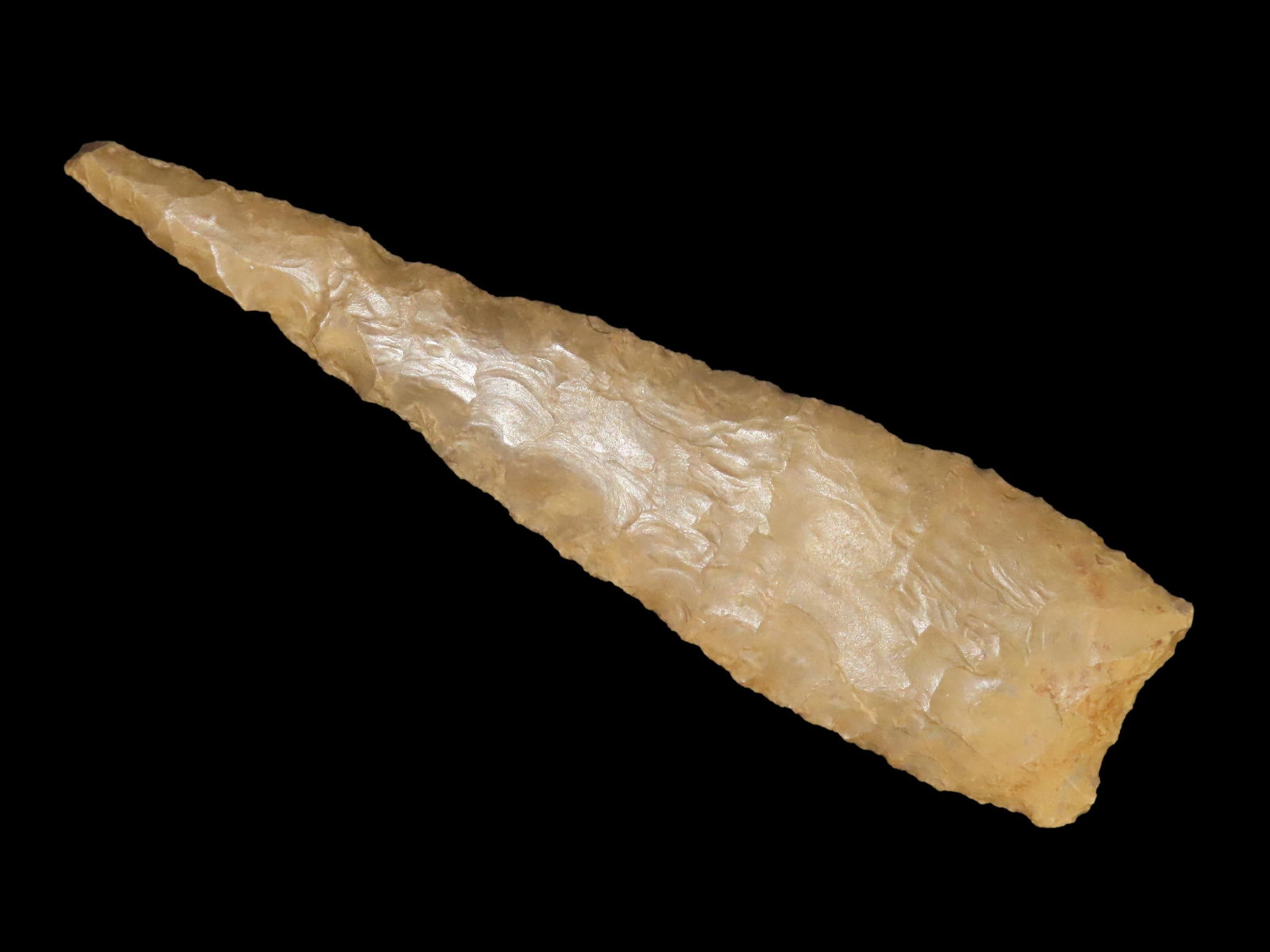Massive 7 3/4" Stanfield Dalton Knife, Lyon Co. Kentucky. Dickey COA. Ex E.E. Curtis, Red Tully,: Massive 7 3/4" Stanfield Dalton Knife, Lyon Co. Kentucky. Dickey COA. Ex E.E. Curtis, Red Tully, Gary Noel. Huge piece of flint, thin and well flaked with heavy patination.