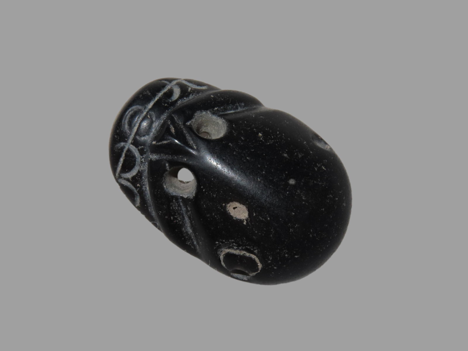 Rare Mayan Skull Effigy Mask / Pendant. Guatemala. Motley COA. Great example, very well polished.: Rare Mayan Skull Effigy Mask / Pendant. Guatemala. Motley COA. Great example, very well polished. Nicely detailed Skull features. Deeply dishoud back side to resemble a Mask, Maskette. Drilled eye soc