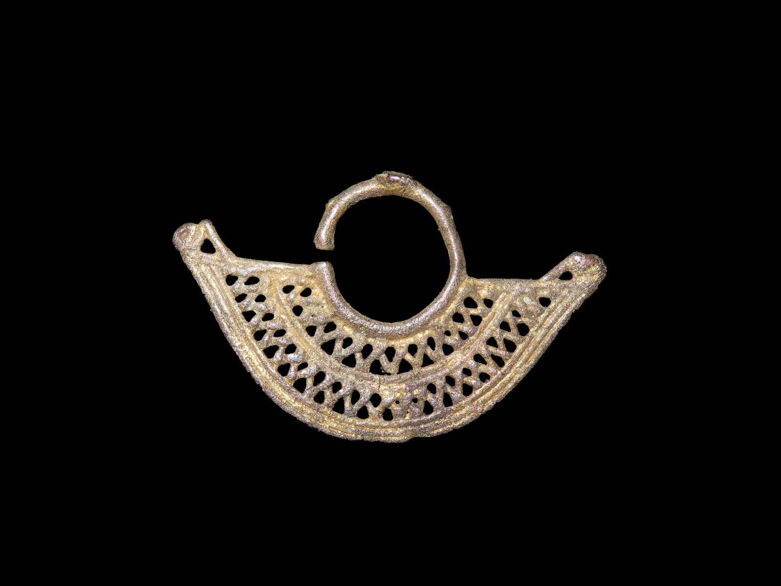 1 3/4" Pre-Columbian Tairona Tumbaga Gold Nose Ring. Motley COA. Columbia, South America. Nicel: 1 3/4" Pre-Columbian Tairona Tumbaga Gold Nose Ring. Motley COA. Columbia, South America. Nicel Detailed Great Old Example. Exact Gold Content unkown