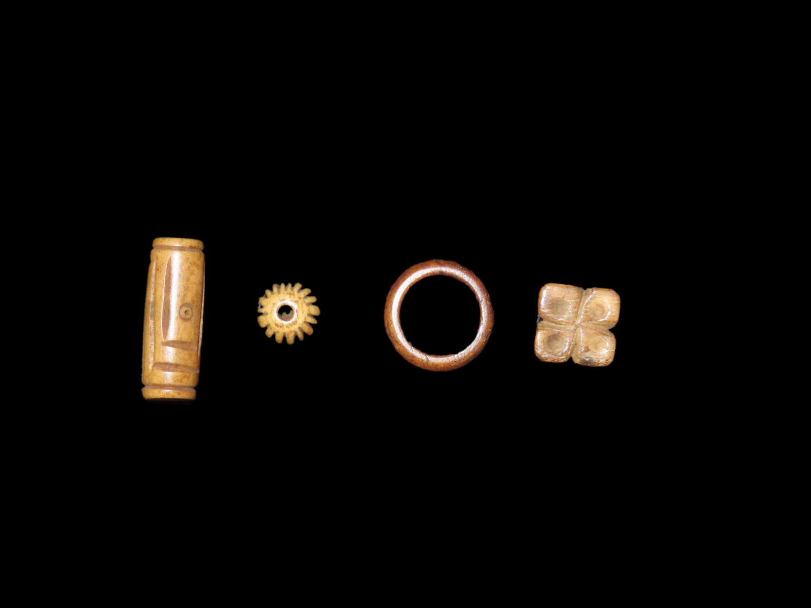 Lot of Engreved Effigy Bone Beads, South Dakota. Great Examples, nice Polish & Great Patina. Mandan (1 of 7)