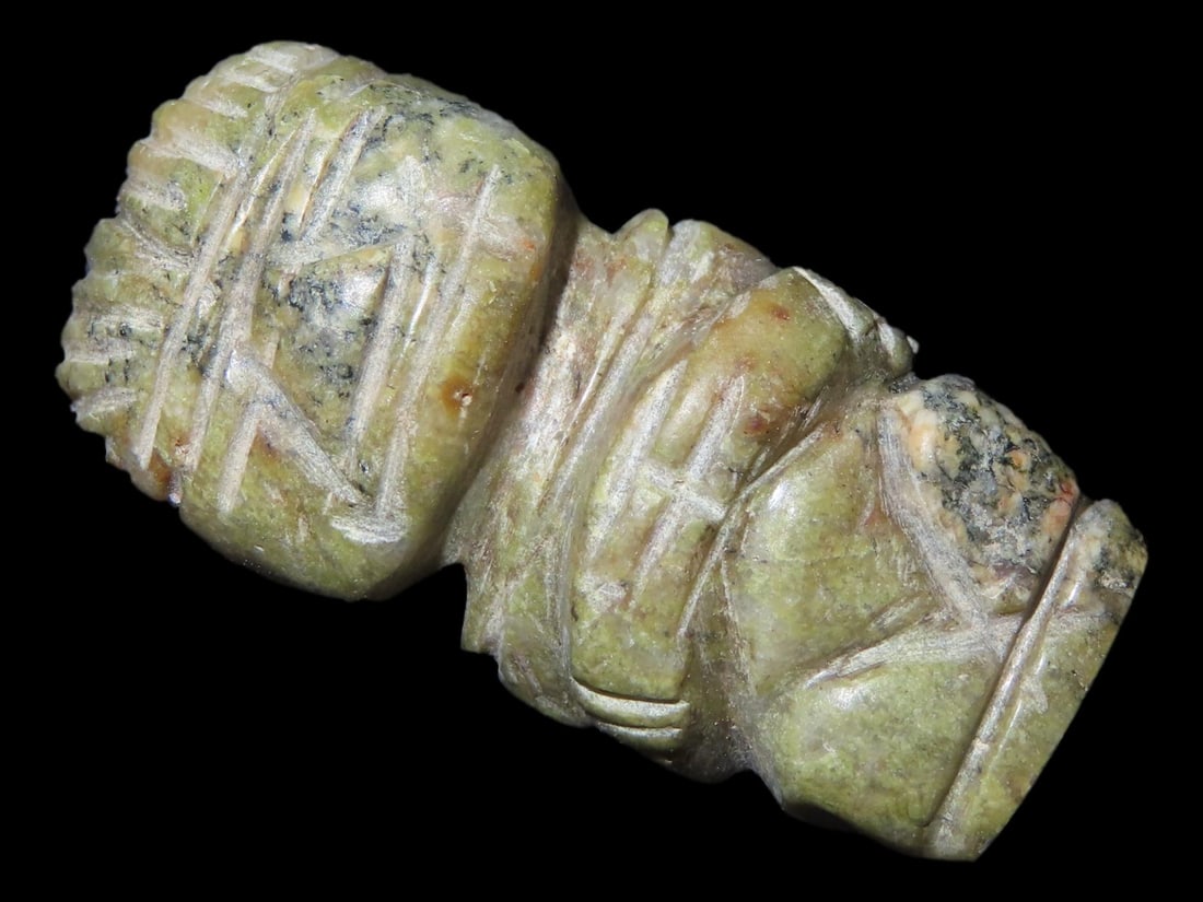 9/16" x 1 5/16" Effigy Pendant, Jade, South America, Motley & Leithoff COA: 9/16" x 1 5/16" Effigy Pendant, Jade, South America, Motley & Leithoff COA