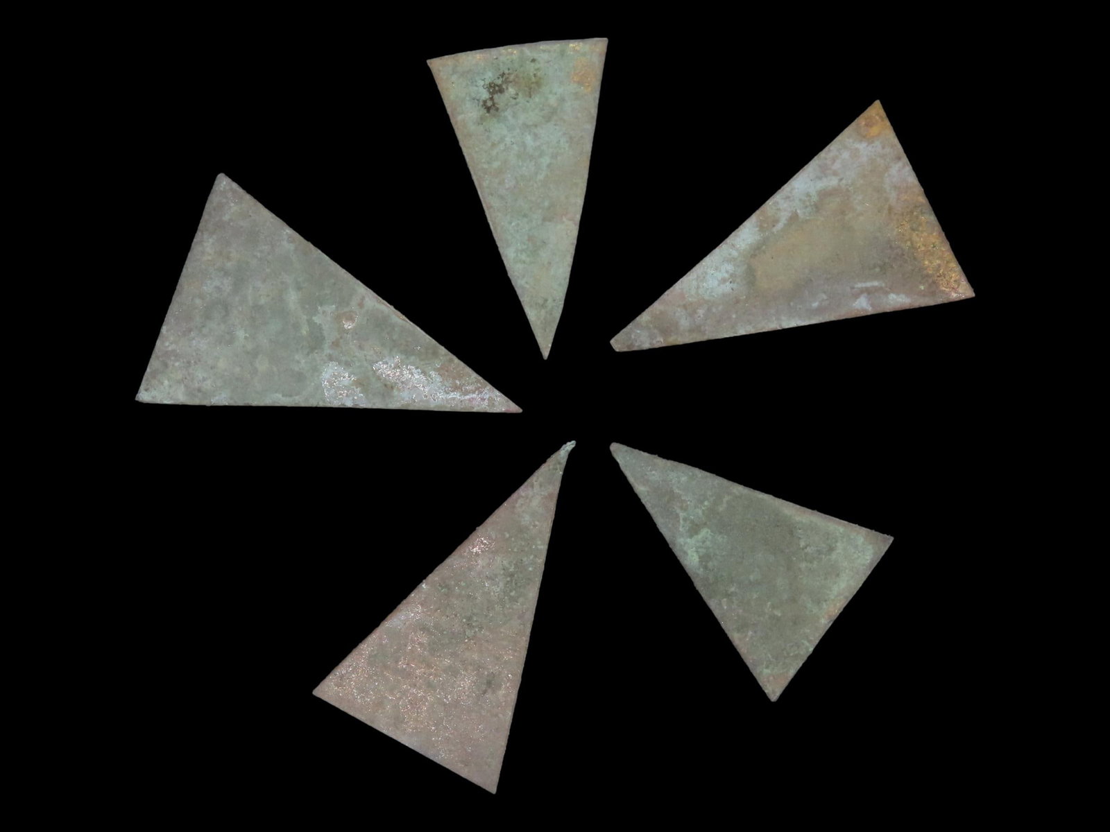 Grouping of 5 Pre-Columbian Arrowheads, Found in Ecuador from a Large Single Cache of Over 1000 (1 of 2)