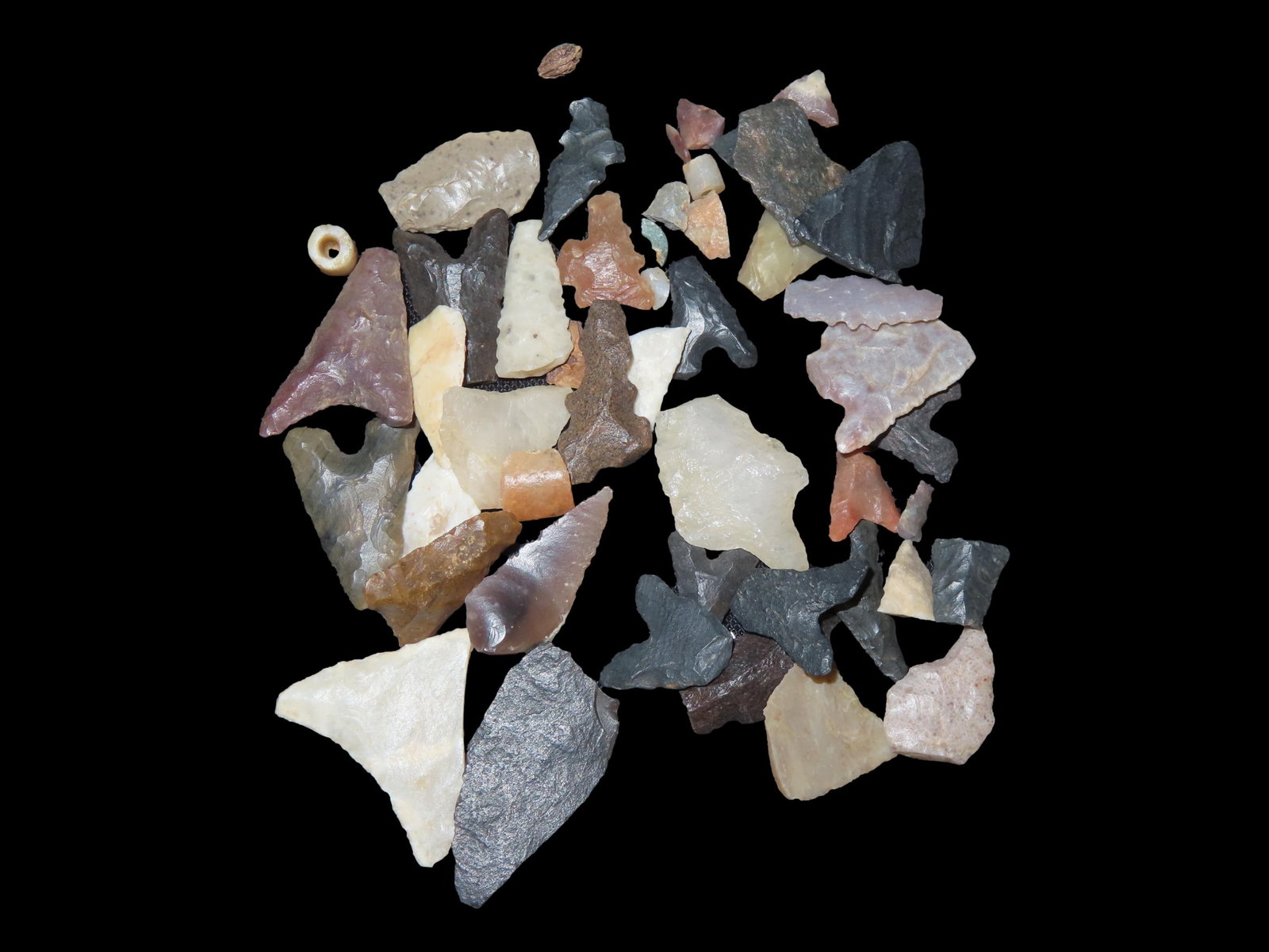 Large Lot of Neolithic Arrowheads, Africa (1 of 6)