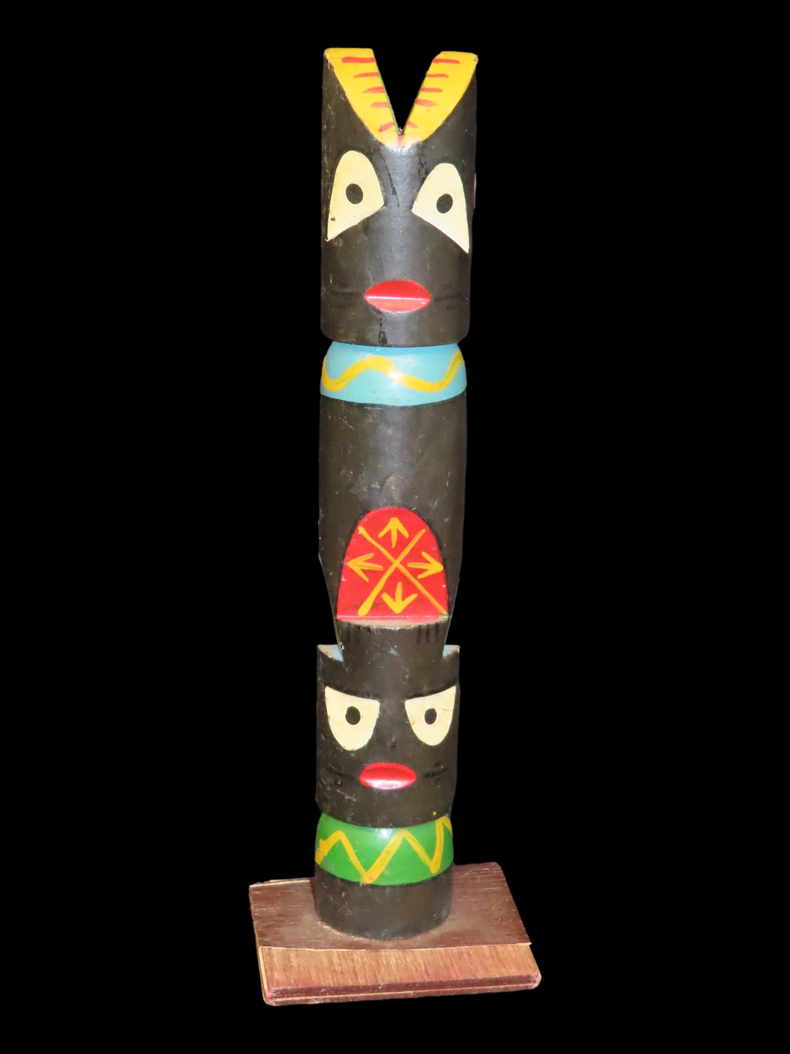 10 1/2" Northwest Hand Carved Totem Pole, Great Paint: 10 1/2" Northwest Hand Carved Totem Pole, Great Paint