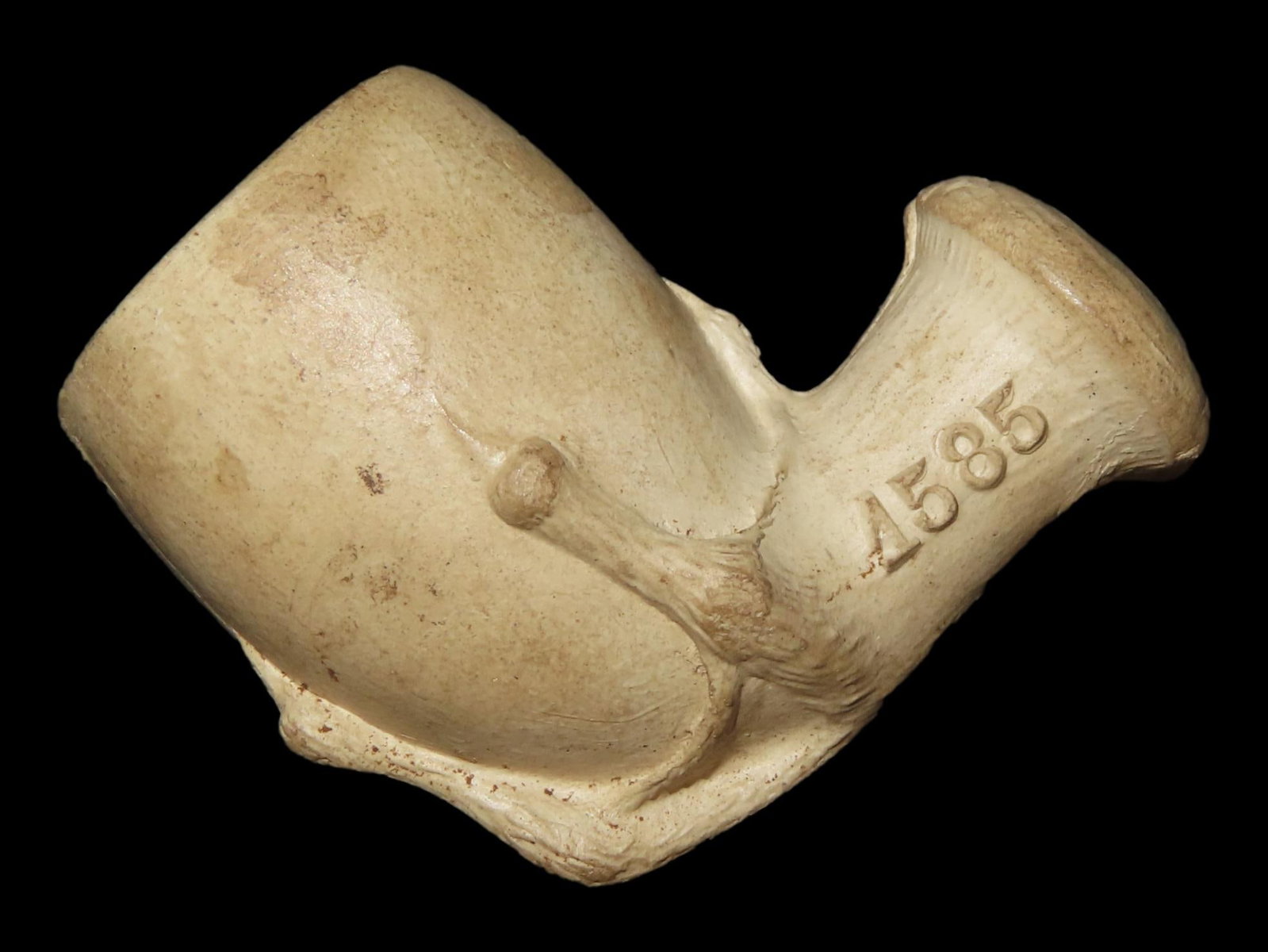 1?? Kaolin Claw Pipe Bowl, Historic Era, Found in Middle Tennessee: 1” Kaolin Claw Pipe Bowl, Historic Era, Found in Middle Tennessee