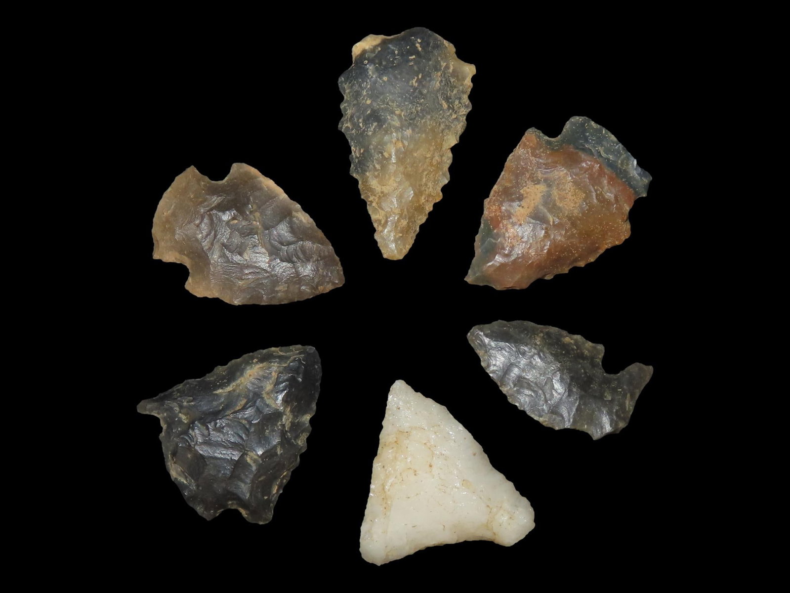 Group of 6 Arrowheads, Woodland & Archaic: Group of 6 Arrowheads, Woodland & Archaic