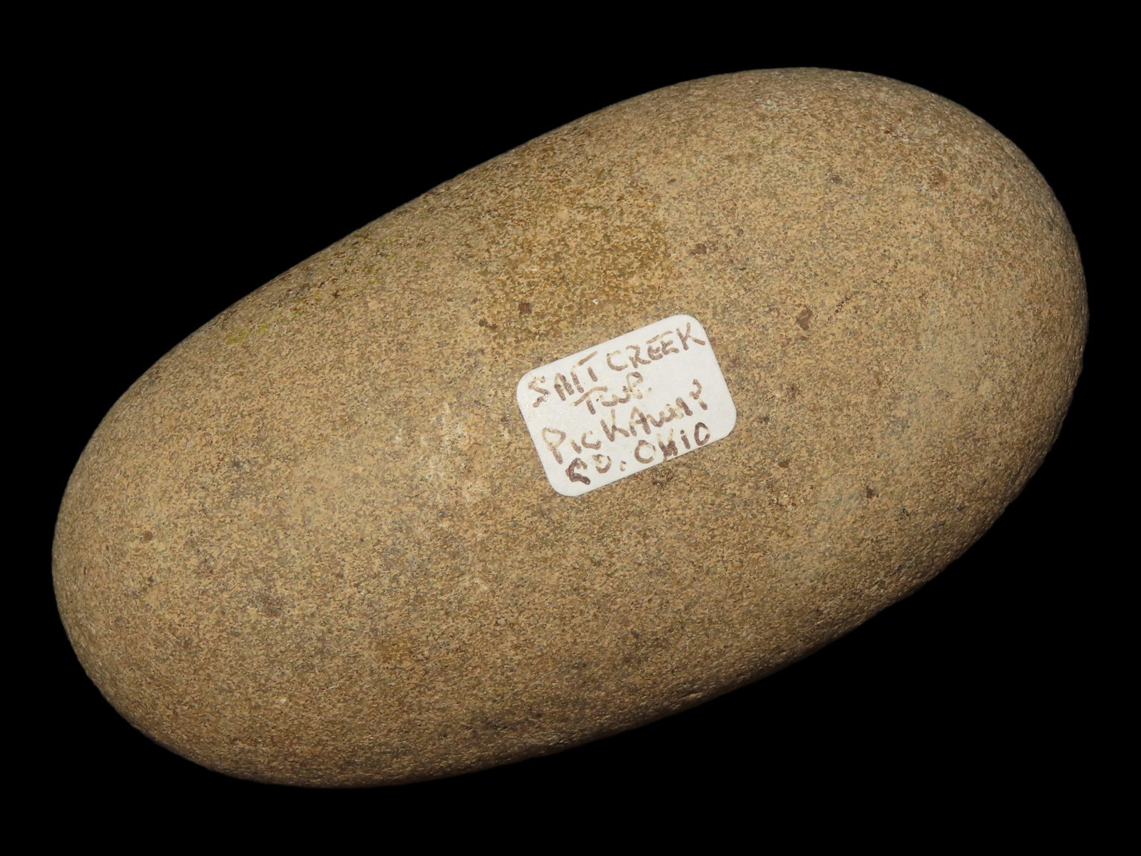 4 1/2?? Grinding/Pounding Stone, Salt Creek, Pickaway Co. Ohio: 4 1/2” Grinding/Pounding Stone, Salt Creek, Pickaway Co. Ohio