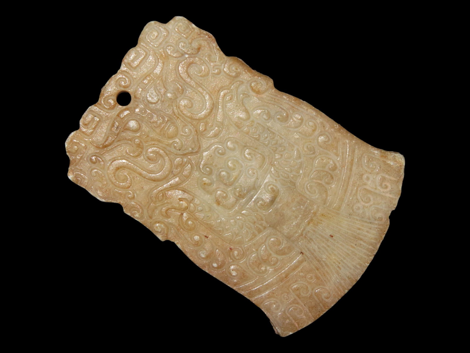 2 1/4?? x 1 3/8?? Chinese Hongshan Culture Jade Dragon: 2 1/4” x 1 3/8” Chinese Hongshan Culture Jade Dragon